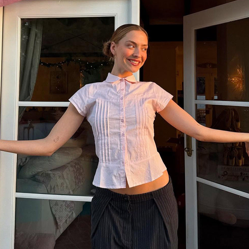 Dame kortärmad skjortblus med figursydd passform och eleganta rynkor Mirla-Eva Jonsson