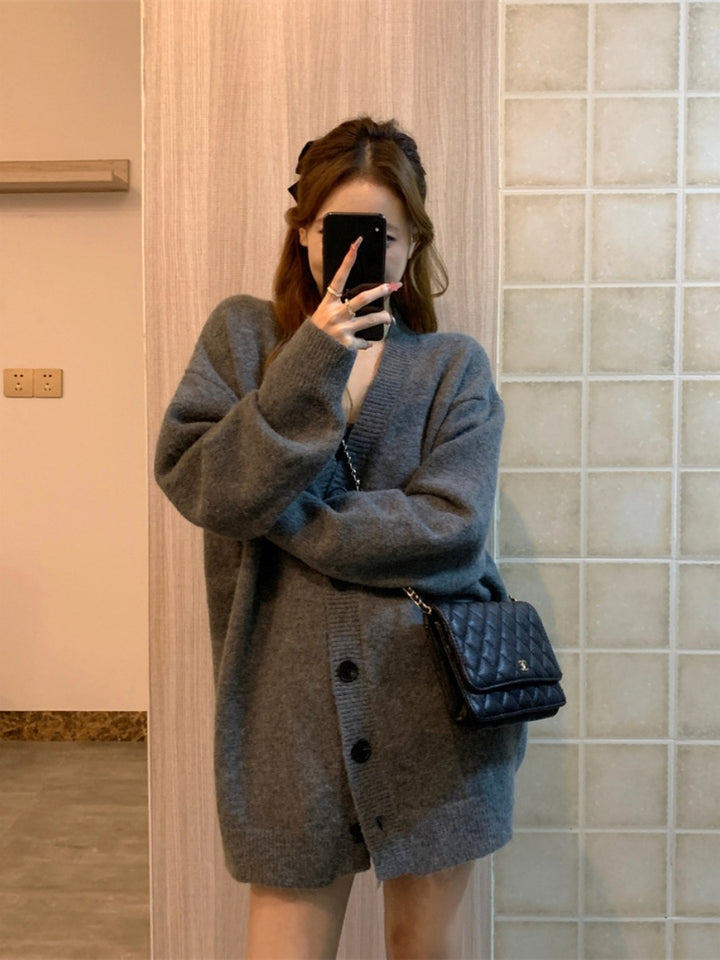 Dame kramig långärmad cardigan med stora knappar och oversized snitt Mirla-Eva Jonsson