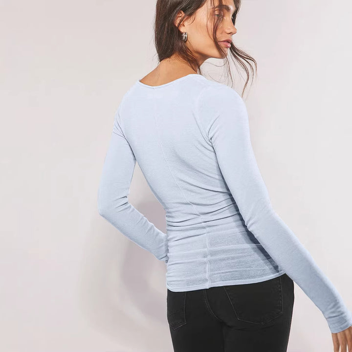 Dame långärmad skjorta med raffinerad inwrapdesign och eleganta ruffledetaljer Mirla-Eva Jonsson
