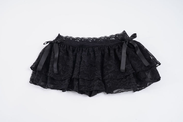 Dame lekfulla spets-shorts med volangdetaljer Mirla-Eva Jonsson