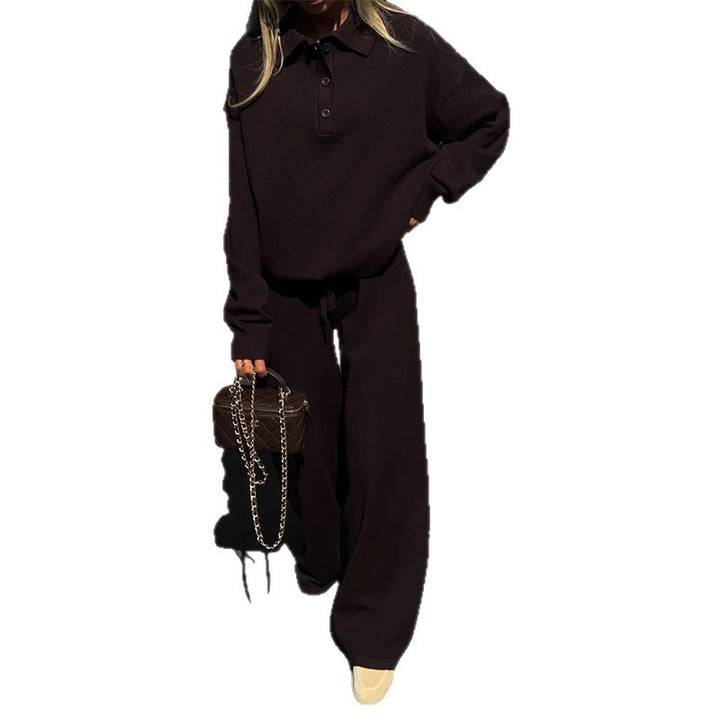 Dame loungewear-kombination med löst polotröja och vida byxor Mirla-Eva Jonsson