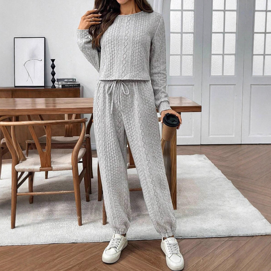 Dame loungewear-set med tröja och joggers i modern stickad design Mirla-Eva Jonsson