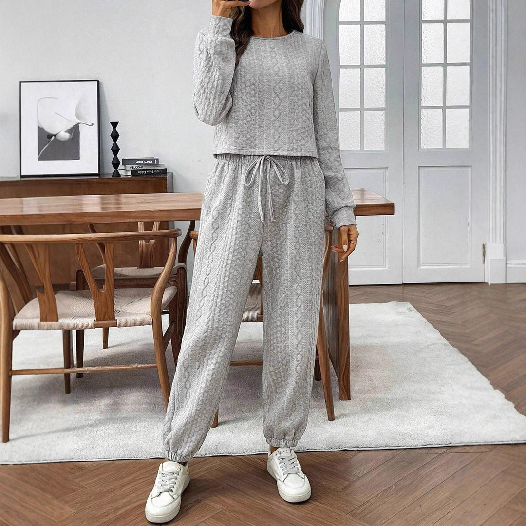 Dame loungewear-set med tröja och joggers i modern stickad design Mirla-Eva Jonsson