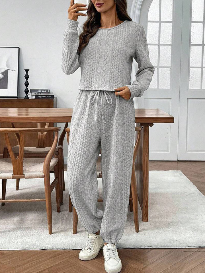 Dame loungewear-set med tröja och joggers i modern stickad design Mirla-Eva Jonsson