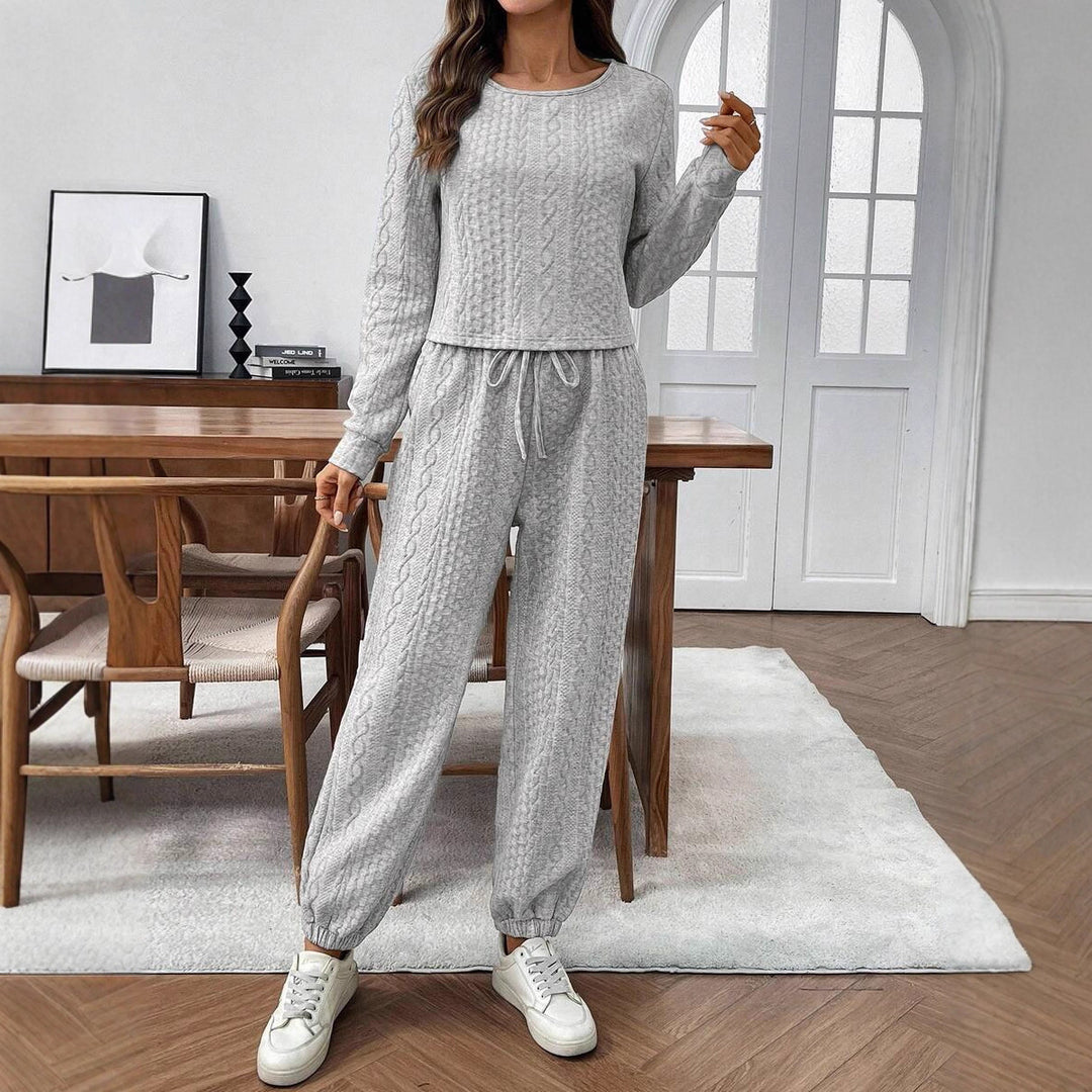 Dame loungewear-set med tröja och joggers i modern stickad design Mirla-Eva Jonsson