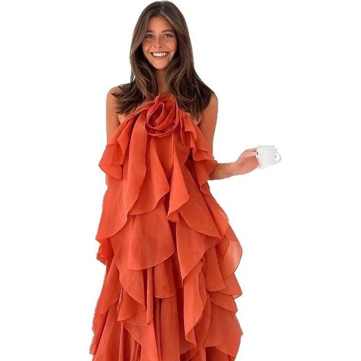 Dame luftig maxikleid med lagda volangdetaljer och ömt blomapplikation Mirla-Eva Jonsson