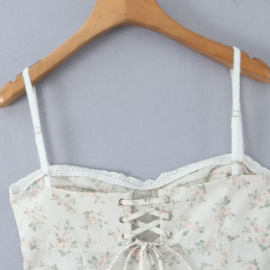 Dame luftigt sommarklänning med blommönster och voluminös volangnederkant Mirla-Eva Jonsson