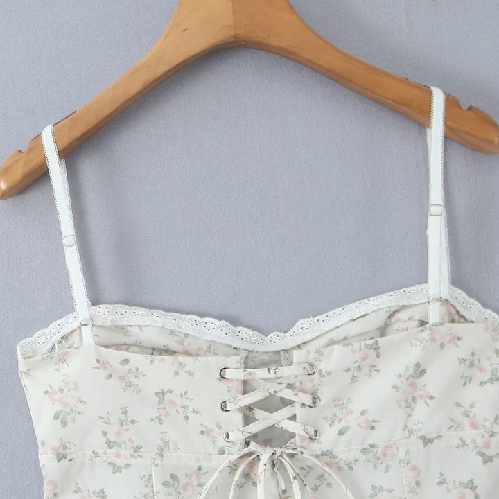 Dame luftigt sommarklänning med blommönster och voluminös volangnederkant Mirla-Eva Jonsson