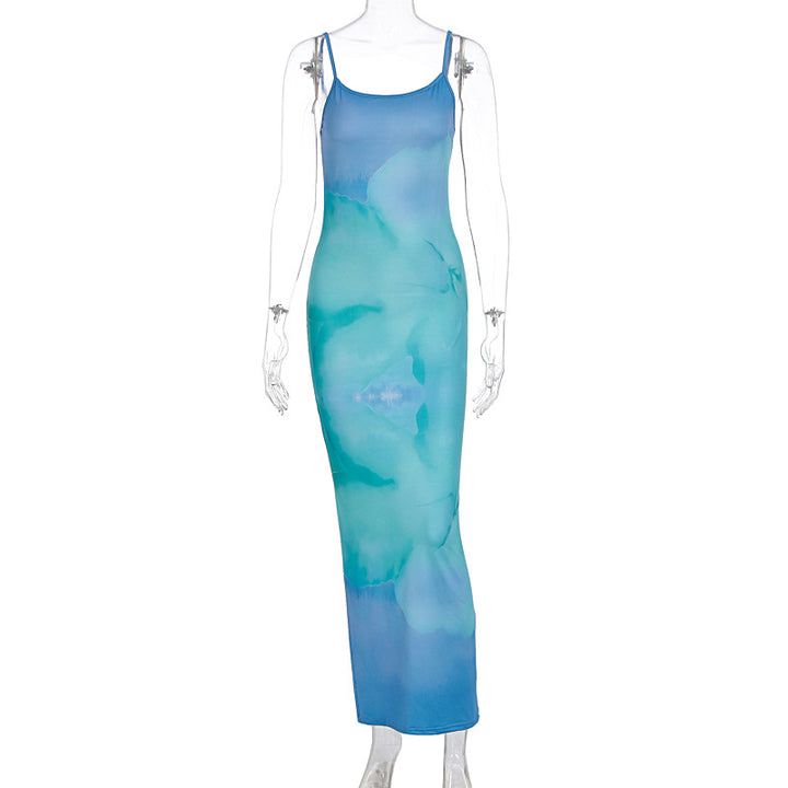 Dame maxiklänning i elegant fluiddesign med fina spagettistänger Mirla-Eva Jonsson