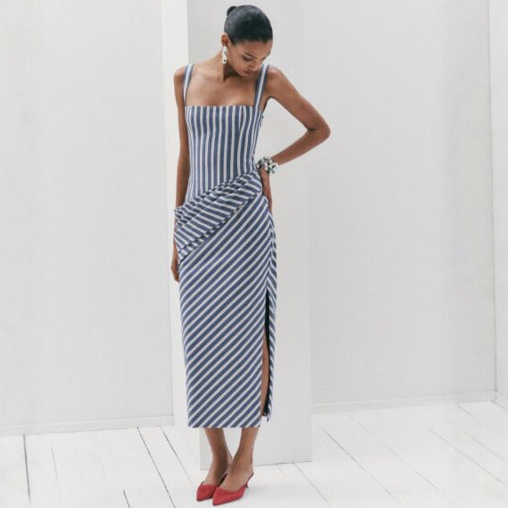 Dame maxiklänning med asymmetriska draperingar och hög slits Mirla-Eva Jonsson