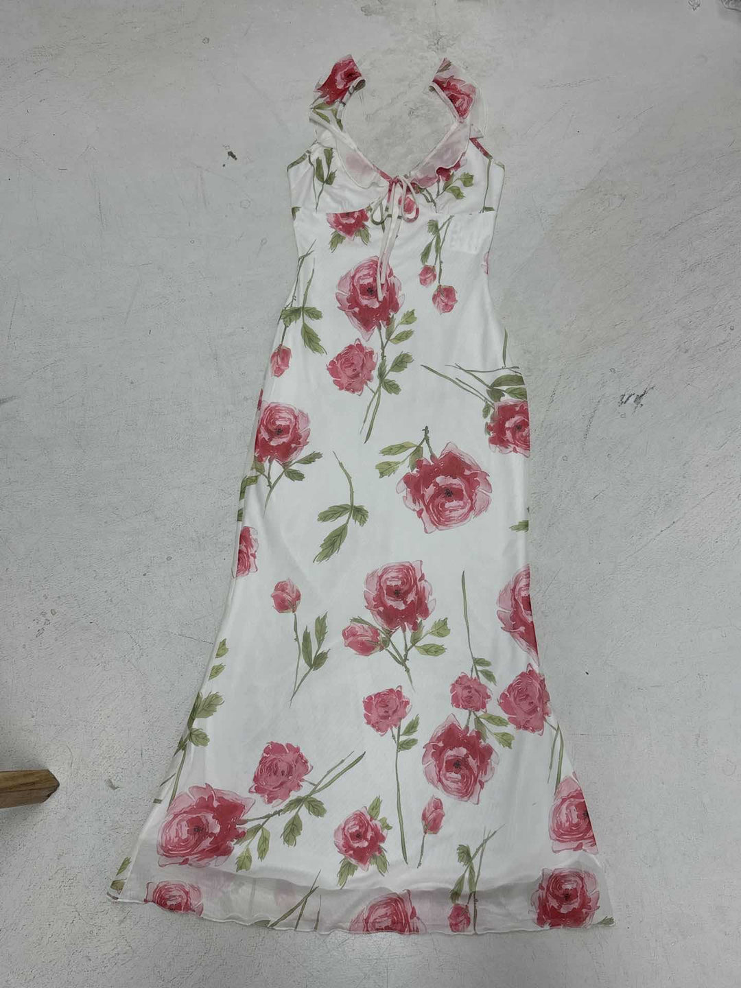 Dame maxiklänning med blommig cut-out och fina spagettiband Mirla-Eva Jonsson