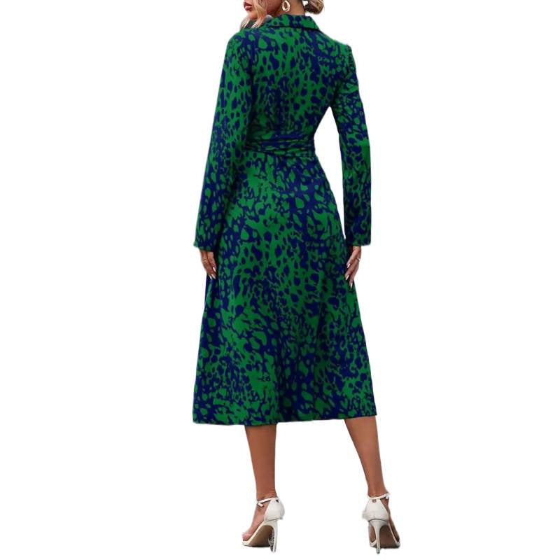 Dame maxiklänning med elegant invecklad design och raffinerade blommor detaljer Mirla-Eva Jonsson
