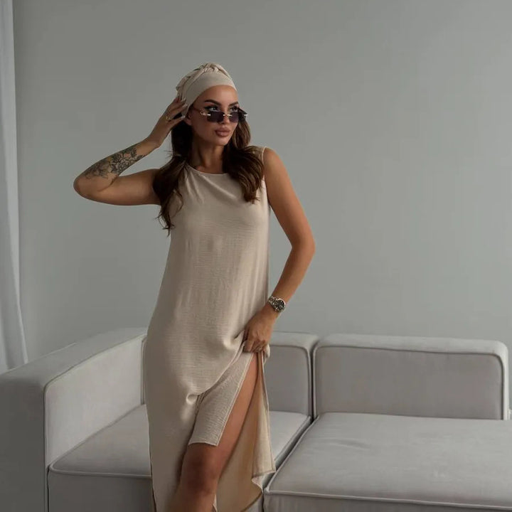 Dame maxiklänning med elegant sidslits och flytande tyg Mirla-Eva Jonsson