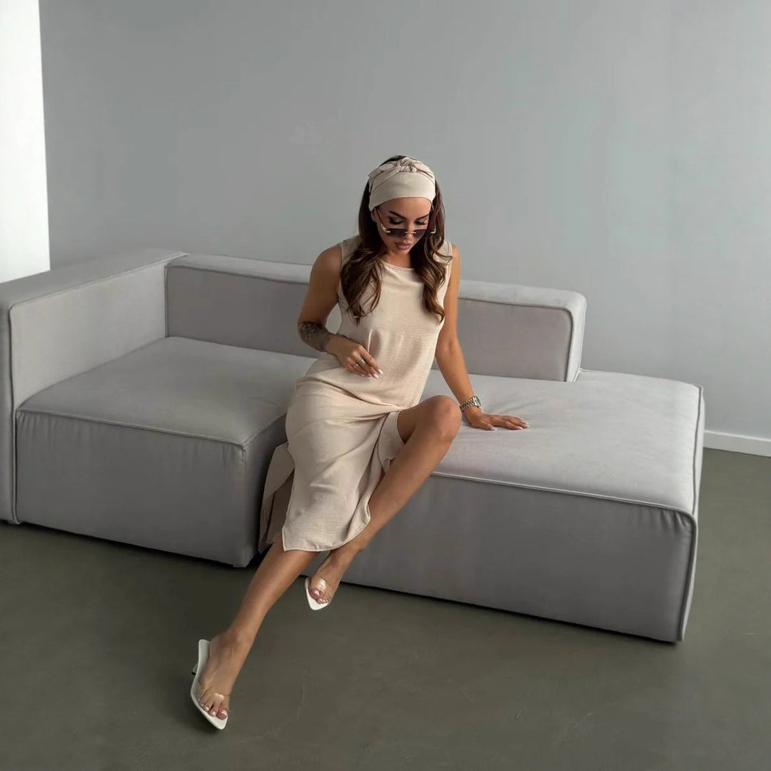 Dame maxiklänning med elegant sidslits och flytande tyg Mirla-Eva Jonsson