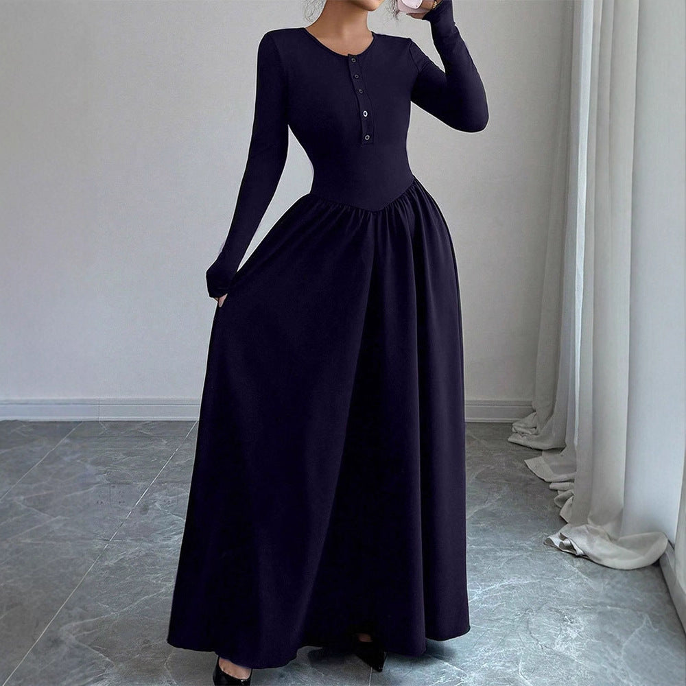 Dame maxiklänning med eleganta knappar och flödande kjoldel Mirla-Eva Jonsson