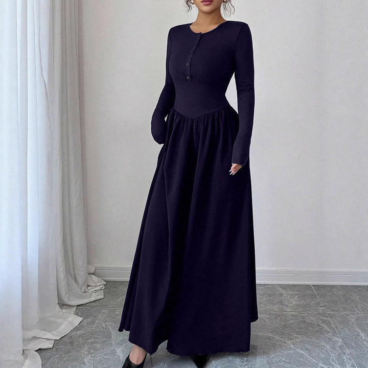 Dame maxiklänning med eleganta knappar och flödande kjoldel Mirla-Eva Jonsson