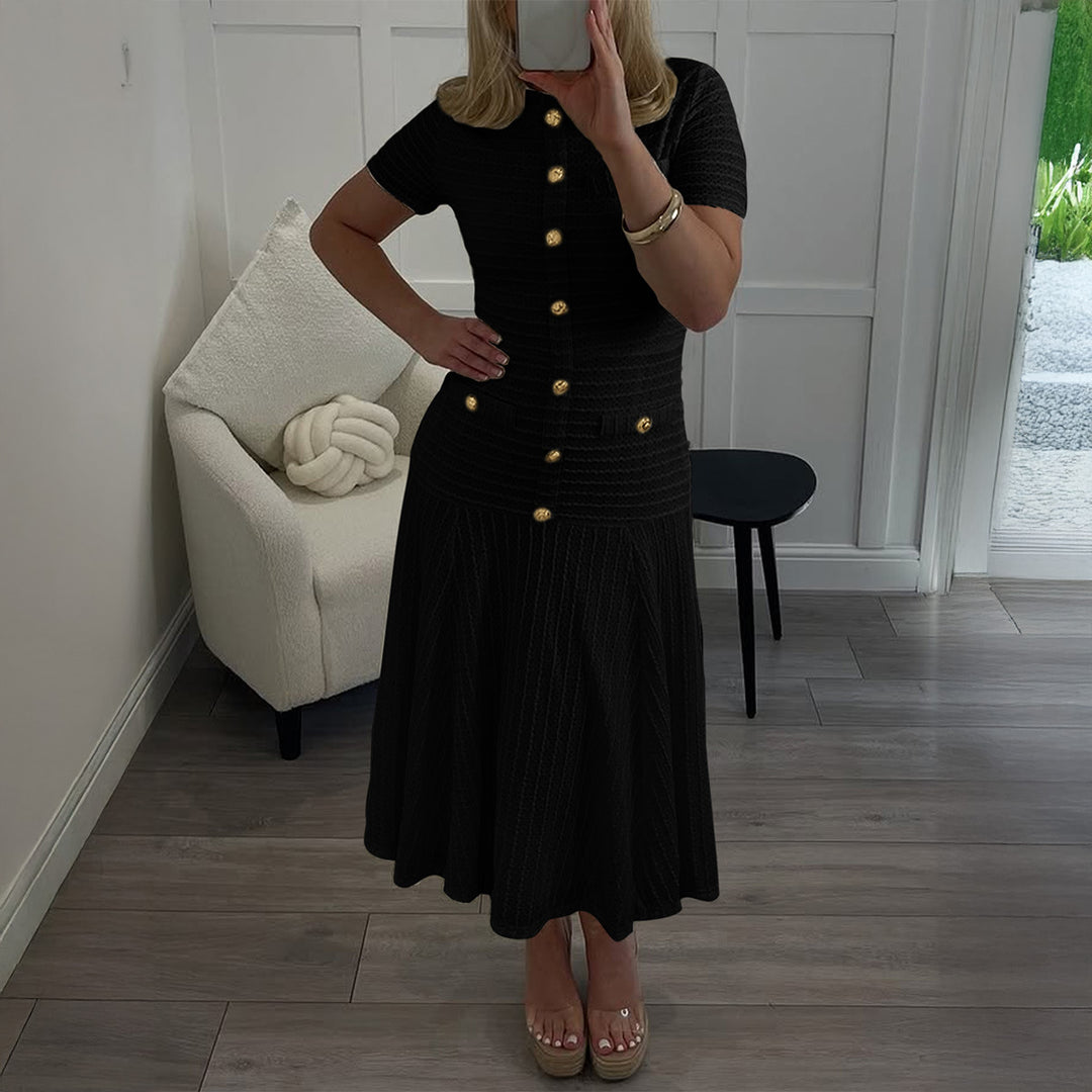 Dame maxiklänning med eleganta knapppdetaljer och strukturerad tyg Mirla-Eva Jonsson