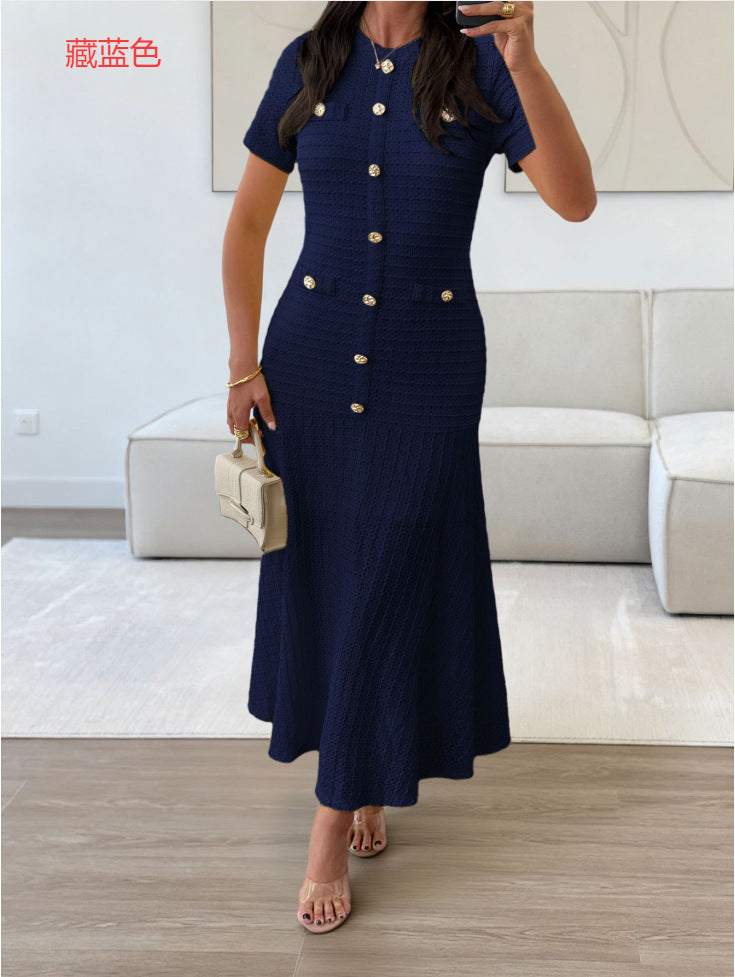 Dame maxiklänning med eleganta knapppdetaljer och strukturerad tyg Mirla-Eva Jonsson
