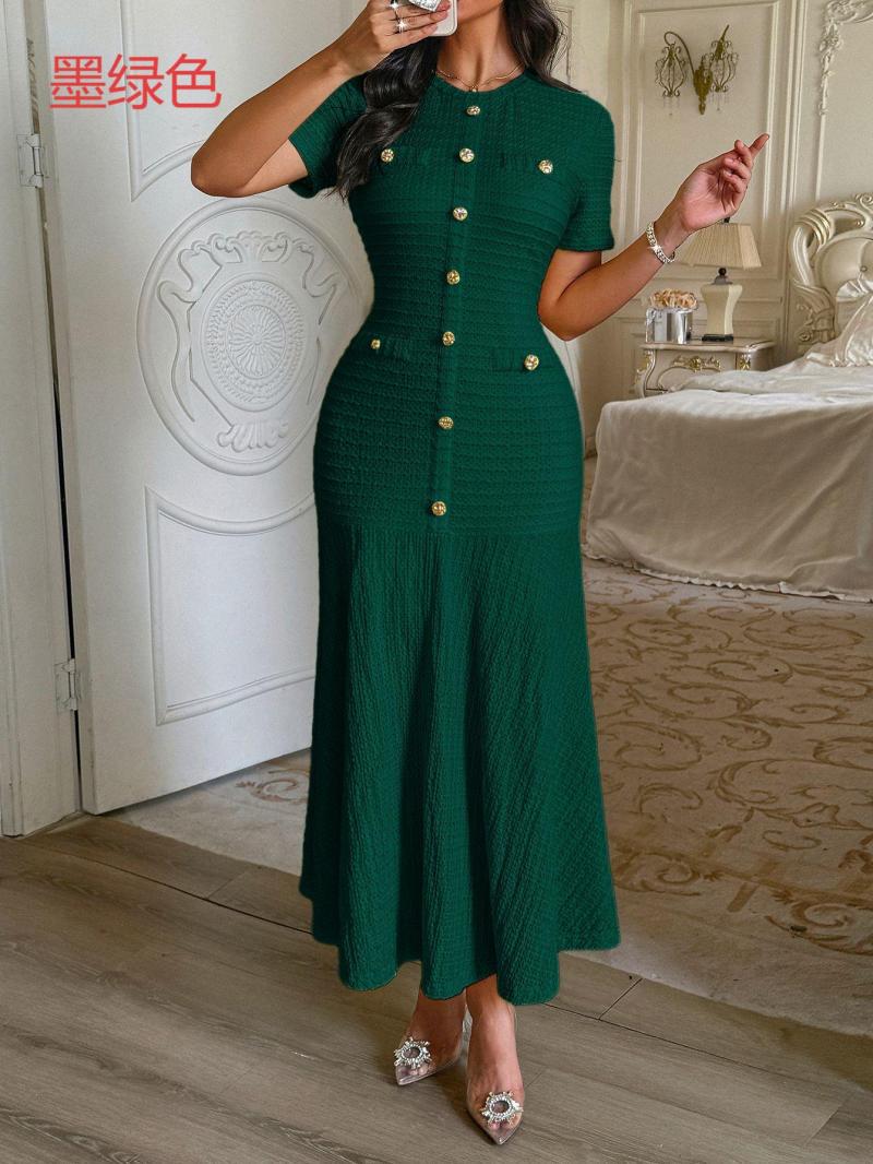 Dame maxiklänning med eleganta knapppdetaljer och strukturerad tyg Mirla-Eva Jonsson