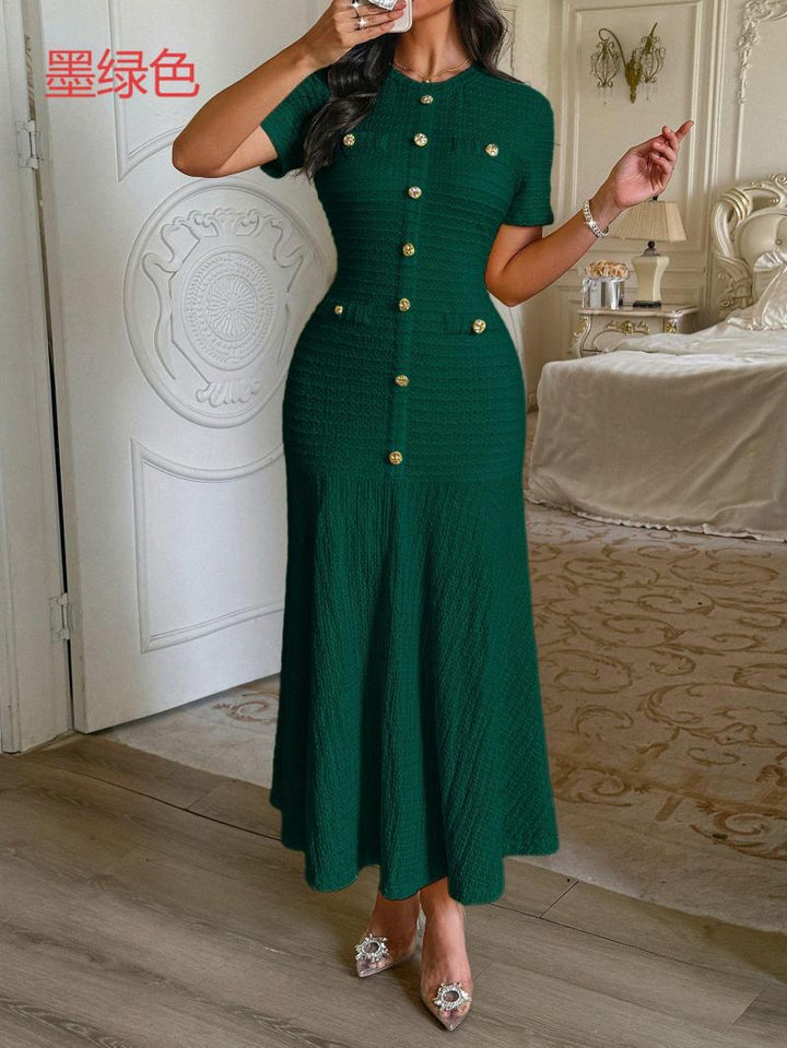 Dame maxiklänning med eleganta knapppdetaljer och strukturerad tyg Mirla-Eva Jonsson