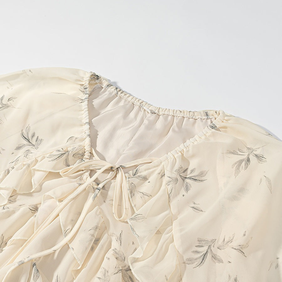 Dame maxiklänning med eleganta volangdetaljer och blommigt mönster Mirla-Eva Jonsson