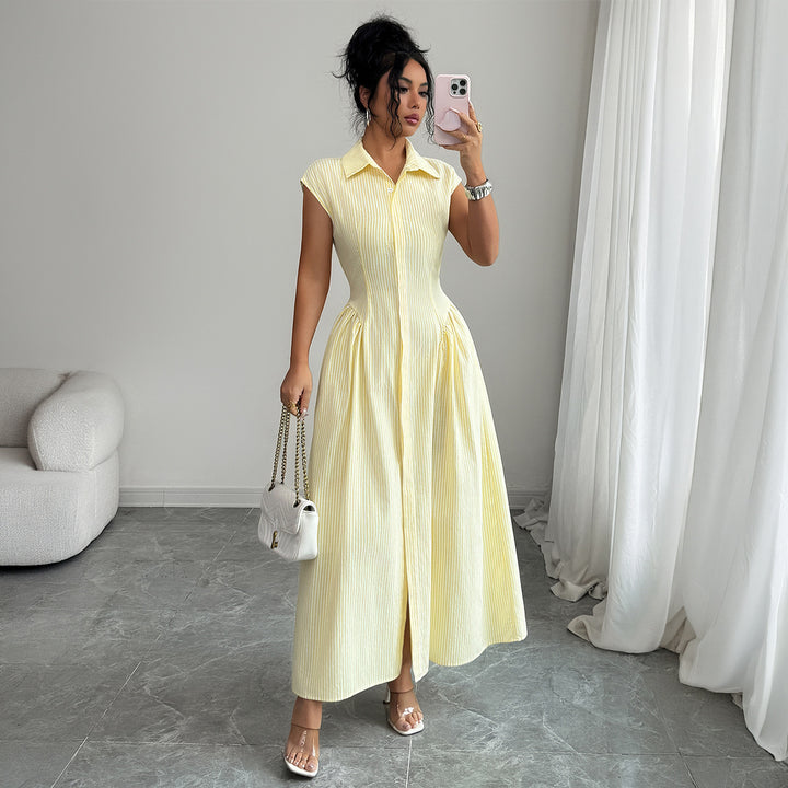 Dame maxiklänning med klassisk skjortblusdesign och eleganta veck Mirla-Eva Jonsson