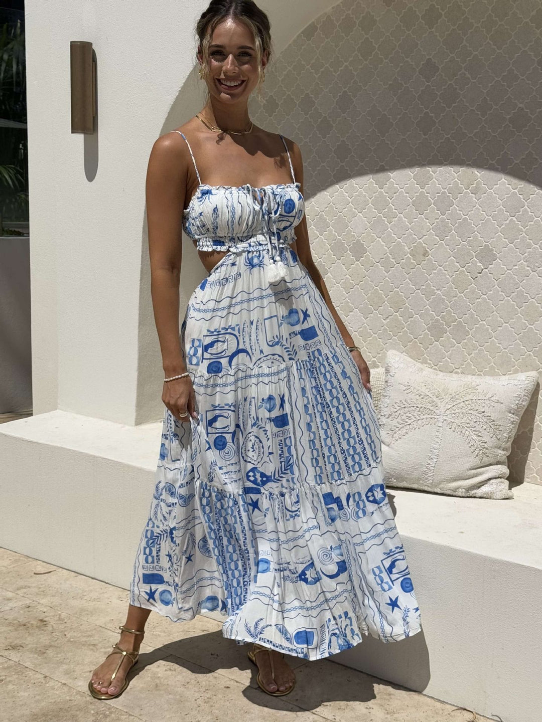 Dame maxiklänning med lekfullt cut-out-design och dekorativ snörning Mirla-Eva Jonsson