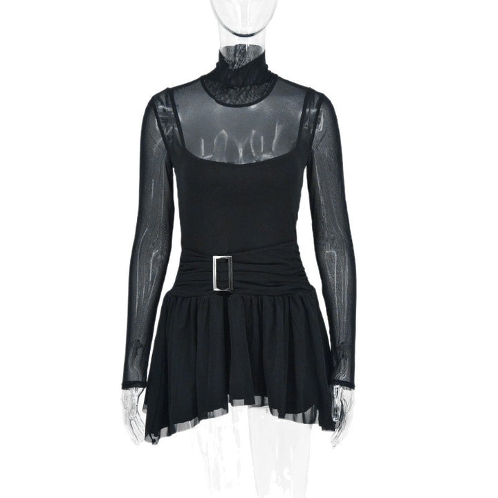 Dame mini-ruffklänning med transparenta ärmar och figursydd design Mirla-Eva Jonsson
