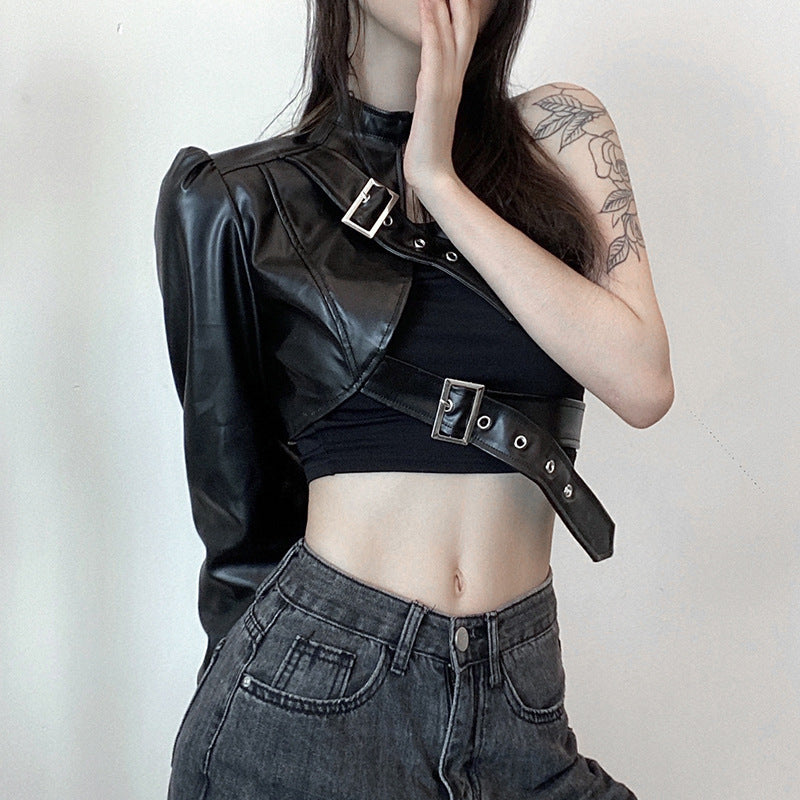 Dame mode - Topp i konstläder med asymmetrisk design Mirla-Eva Jonsson
