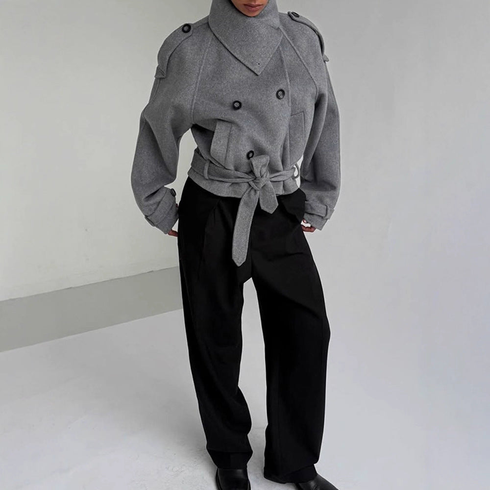 Dame mode oversized ulljakke med høy krage og belte Mirla-Eva Jonsson