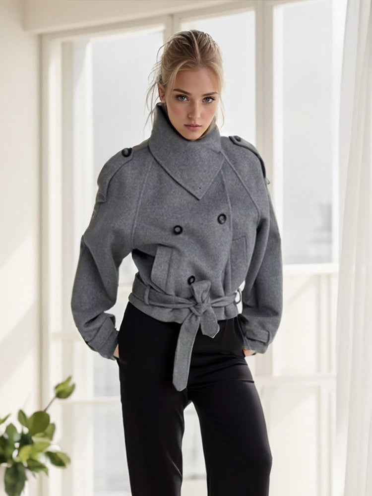 Dame mode oversized ulljakke med høy krage og belte Mirla-Eva Jonsson