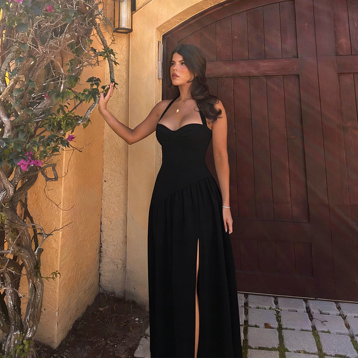 Dame off-shoulder maxiklänning med raffinerad halterneck och flödande kjol Mirla-Eva Jonsson