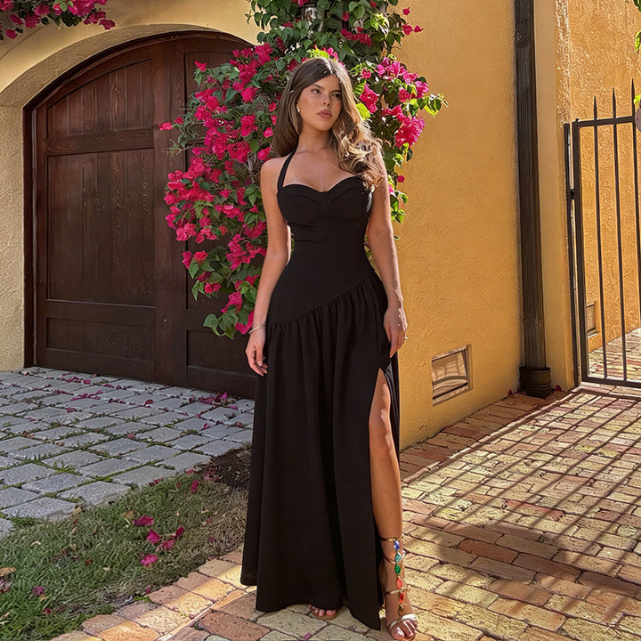 Dame off-shoulder maxiklänning med raffinerad halterneck och flödande kjol Mirla-Eva Jonsson