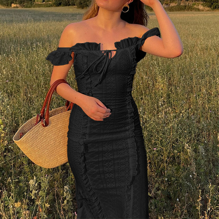 Dame off-shoulder maxiklänning med volangdetaljer och figursydd silhuett Mirla-Eva Jonsson