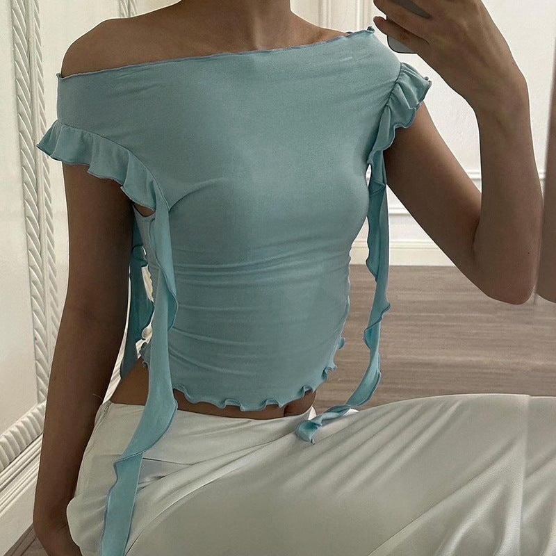 Dame off-shoulder topp med ruffle detaljer och figurnära passform Mirla-Eva Jonsson