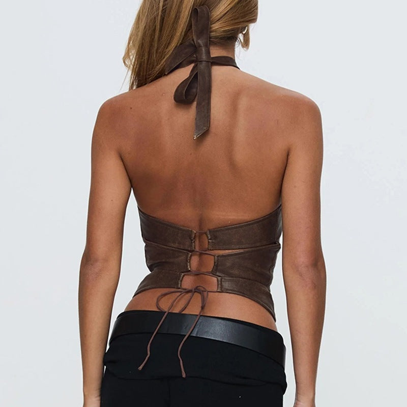 Dame överdel i högkvalitativt konstläder med raffinerad halter-design Mirla-Eva Jonsson