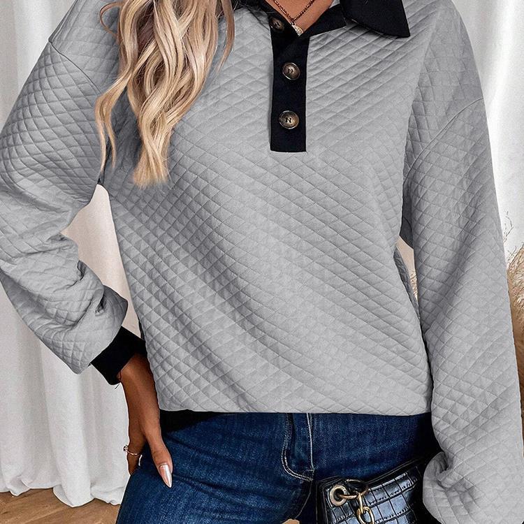 Dame oversized quiltad tröja med klassisk krage och praktiska knappdetaljer Mirla-Eva Jonsson