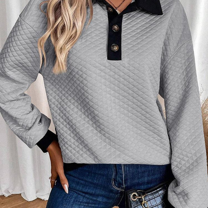 Dame oversized quiltad tröja med klassisk krage och praktiska knappdetaljer Mirla-Eva Jonsson
