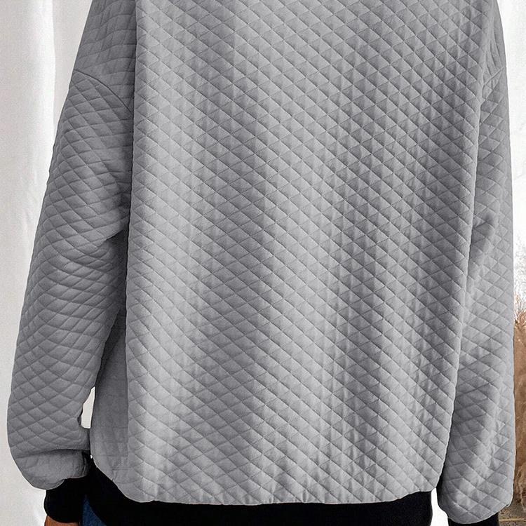 Dame oversized quiltad tröja med klassisk krage och praktiska knappdetaljer Mirla-Eva Jonsson