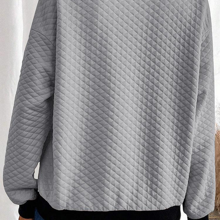Dame oversized quiltad tröja med klassisk krage och praktiska knappdetaljer Mirla-Eva Jonsson
