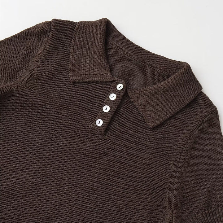 Dame polo shirt med elegant krage og høykvalitets knappdetaljer Mirla-Eva Jonsson