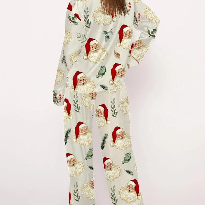 Dame pyjamaset med festligt Santa-motiv och mjuk satin Mirla-Eva Jonsson