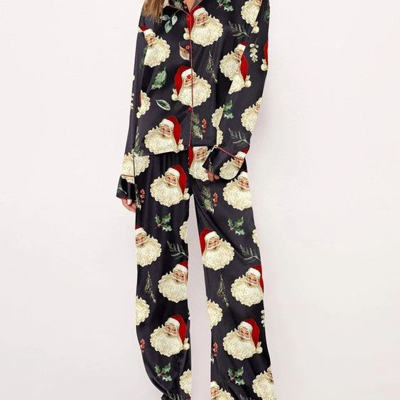 Dame pyjamaset med festligt Santa-motiv och mjuk satin Mirla-Eva Jonsson