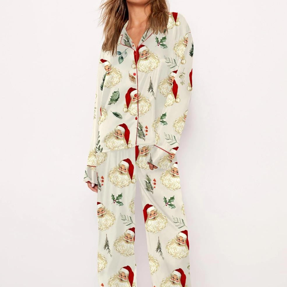 Dame pyjamaset med festligt Santa-motiv och mjuk satin Mirla-Eva Jonsson