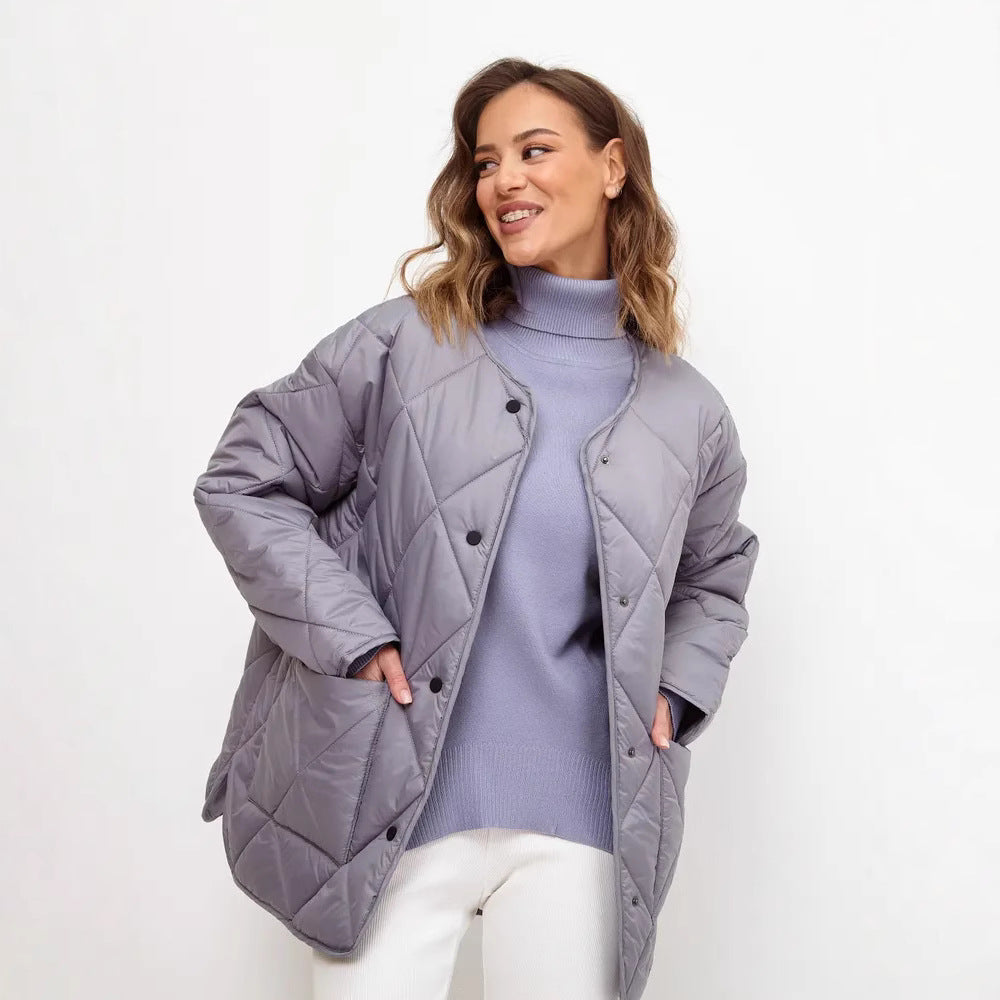 Dame quiltad fritidsjacka med högt stängt krage och moderiktig skärning Mirla-Eva Jonsson