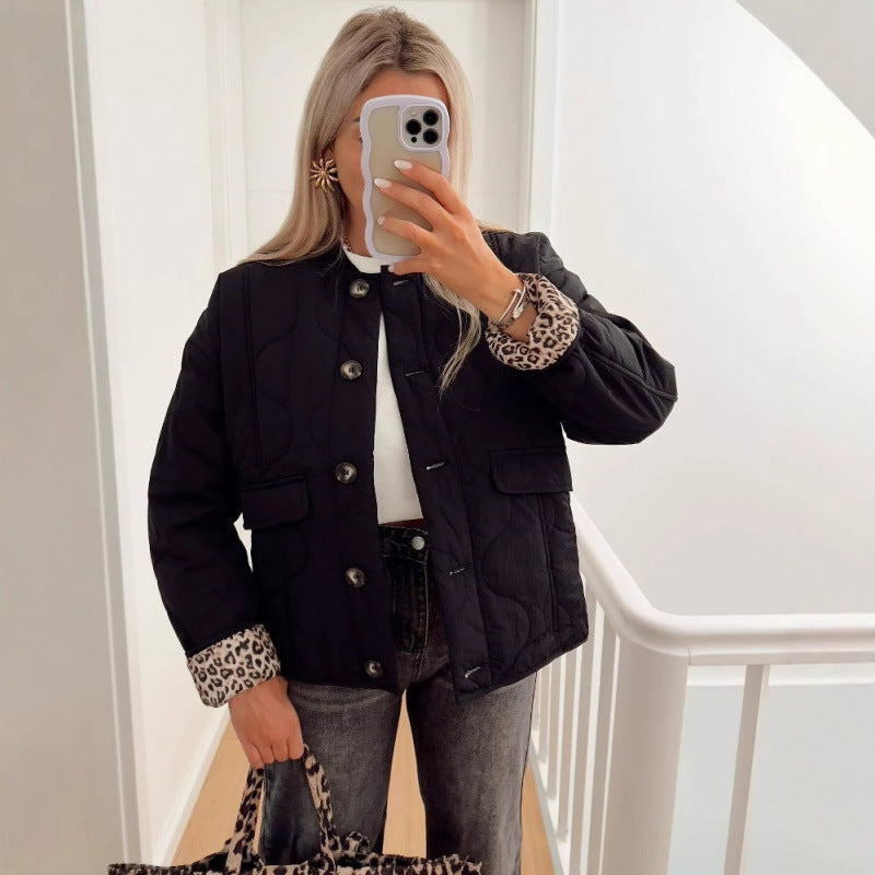 Dame quiltjacka med praktiska fickor och dekorativ knappstängning Eva Jonsson-Eva Jonsson