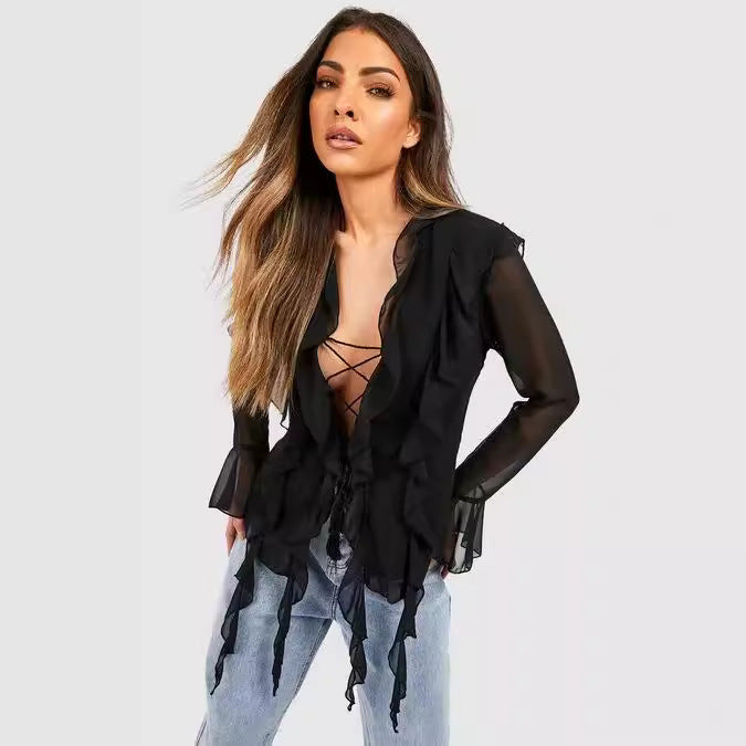 Dame ruffle shirt med eleganta snördetaljer och transparenta ärmar Mirla-Eva Jonsson