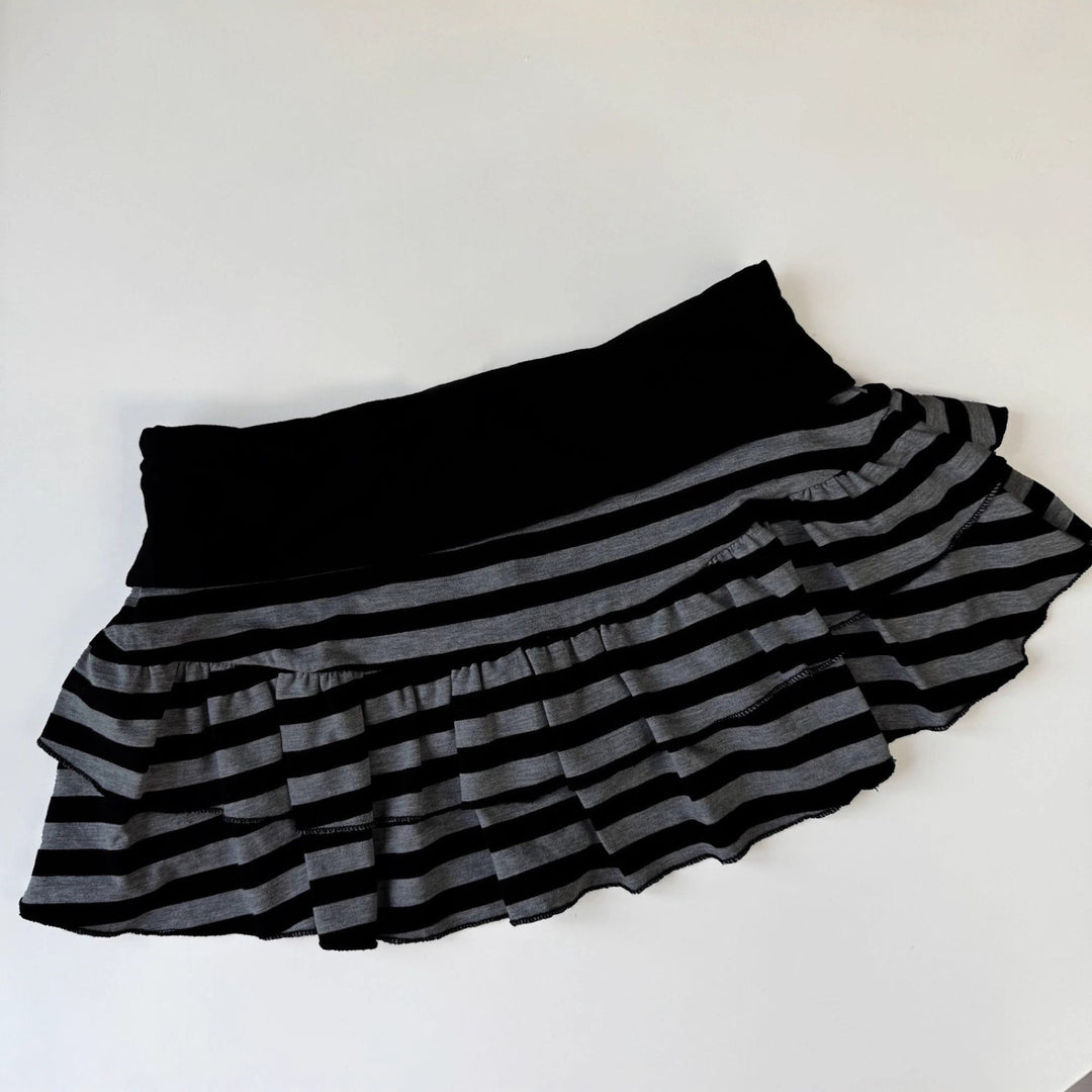 Dame ruffle shorts med randig design och elastisk midja Mirla-Eva Jonsson