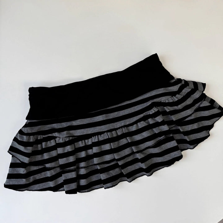 Dame ruffle shorts med randig design och elastisk midja Mirla-Eva Jonsson
