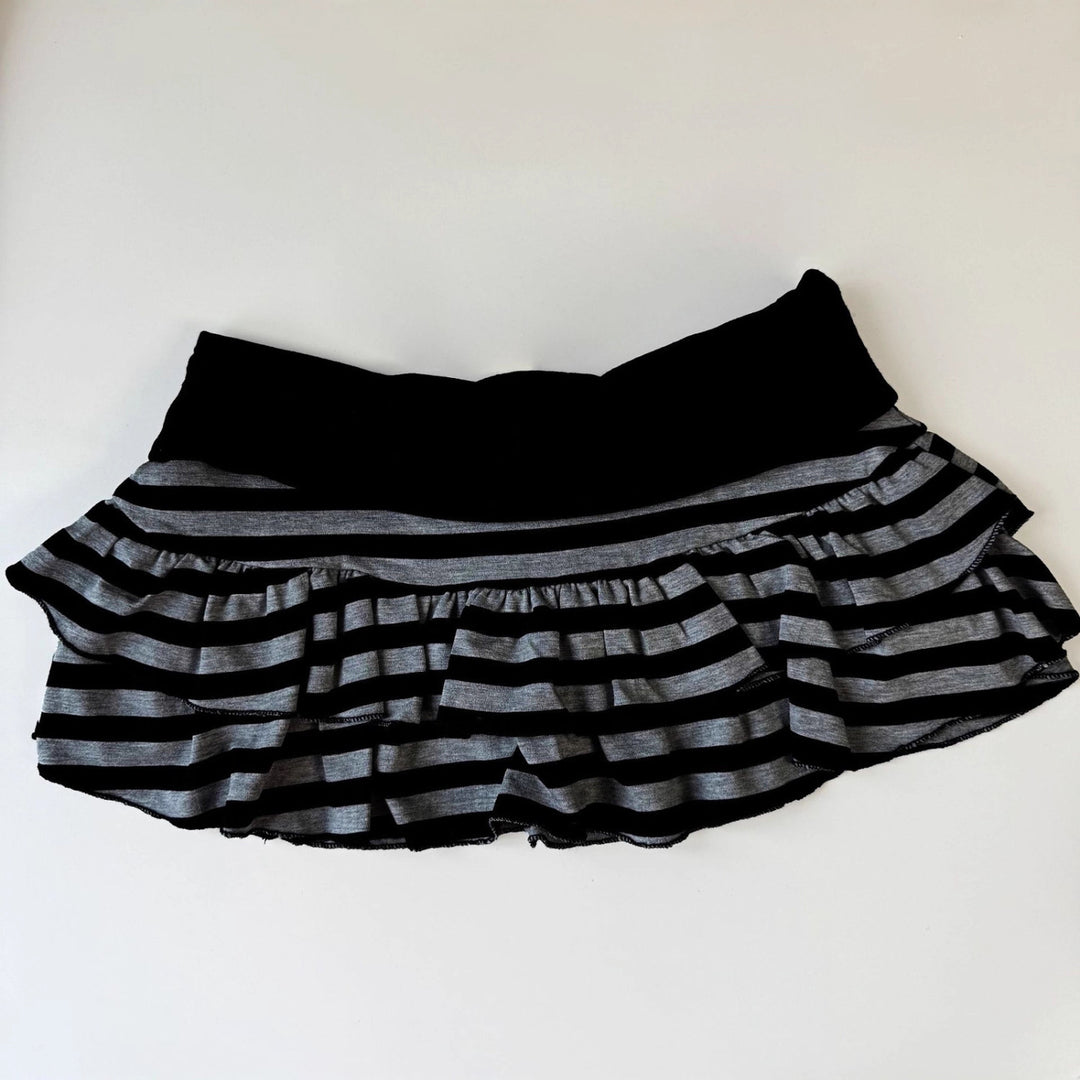 Dame ruffle shorts med randig design och elastisk midja Mirla-Eva Jonsson